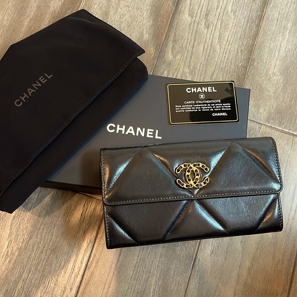 Chanel flap wallet